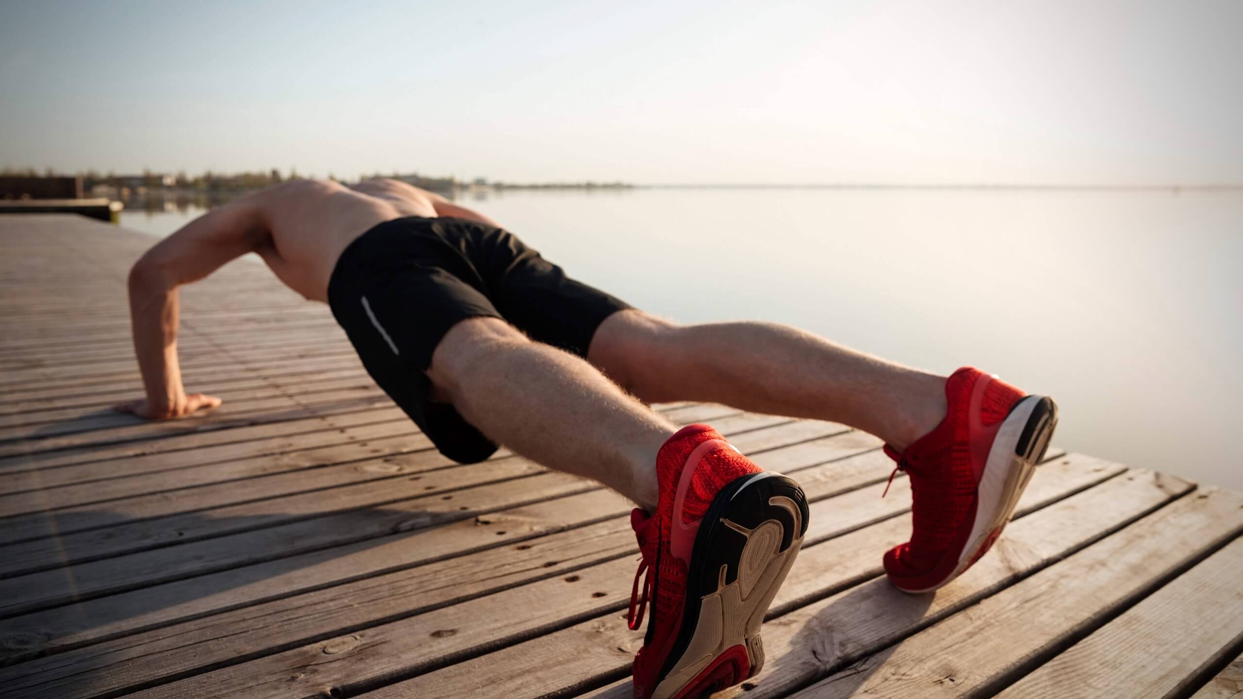 Hombres que entrenan donde sea