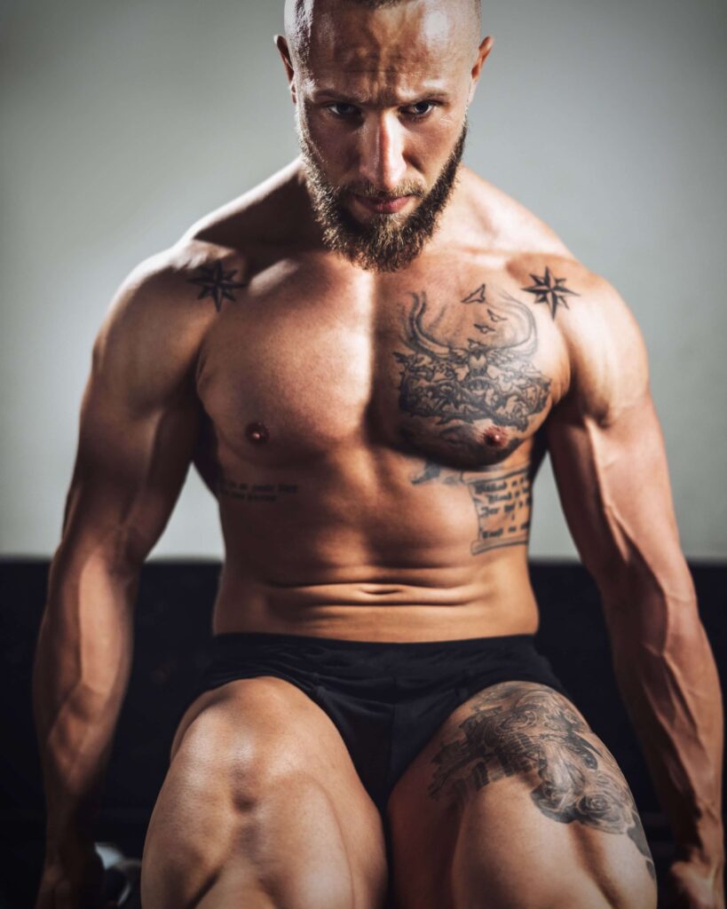 Elementos para convertirte en un deportista híbrido potenciando tu cuerpo masculino.